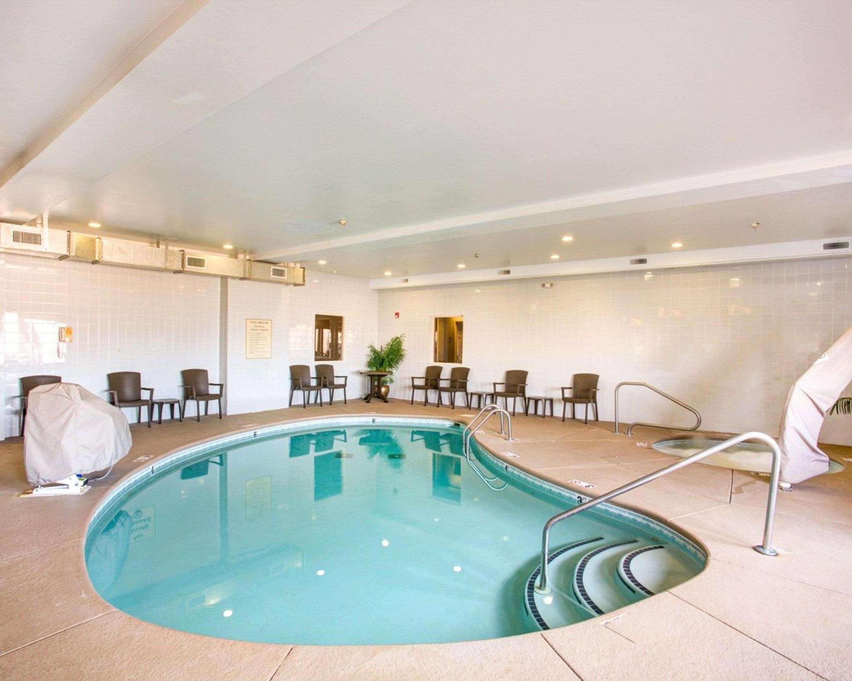 Comfort Suites Кроссвилл Экстерьер фото