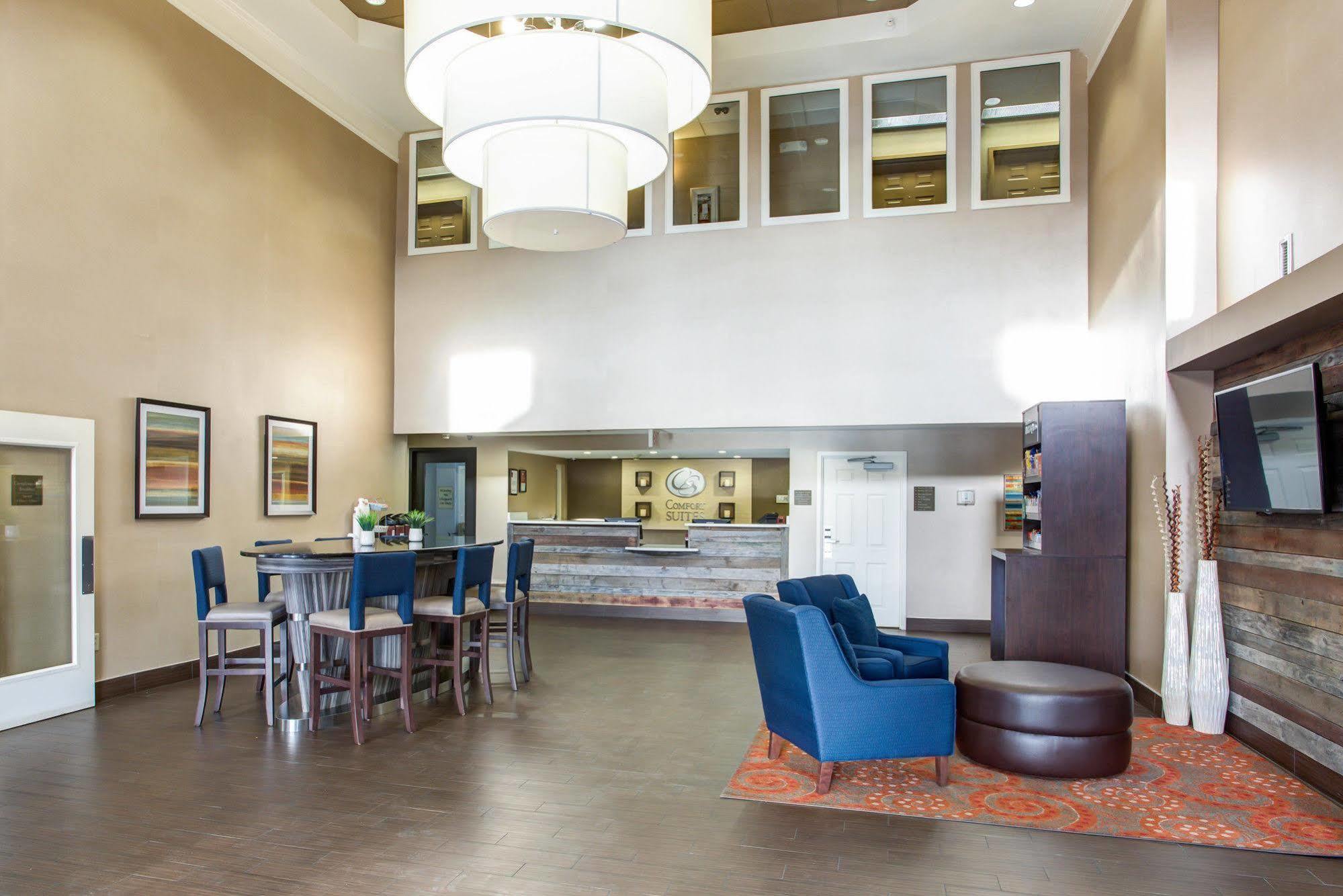 Comfort Suites Кроссвилл Экстерьер фото